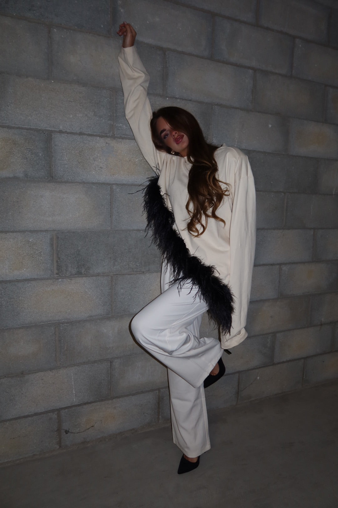 Maglia piuma asimmetrica