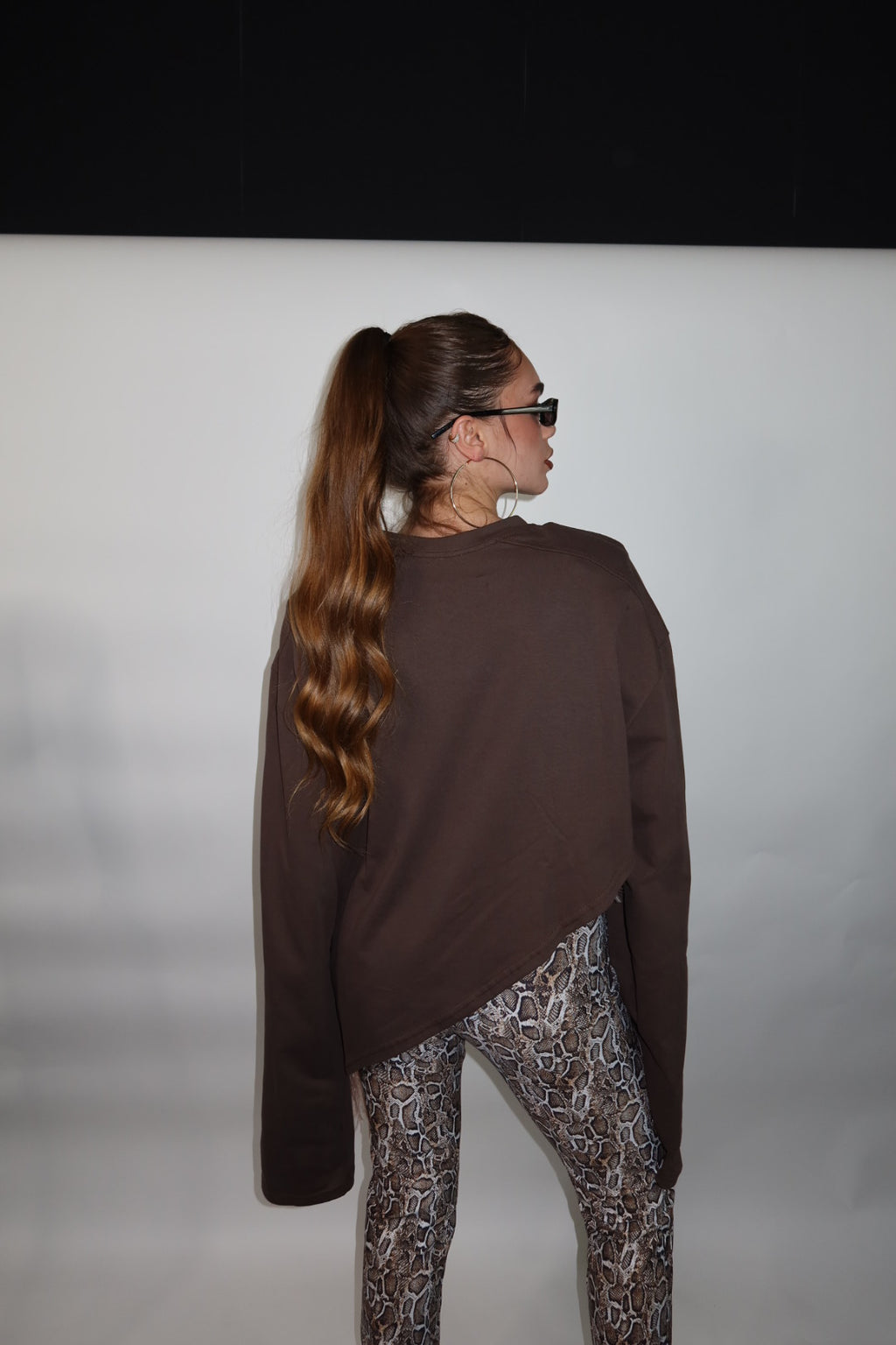 Maglia piuma asimmetrica