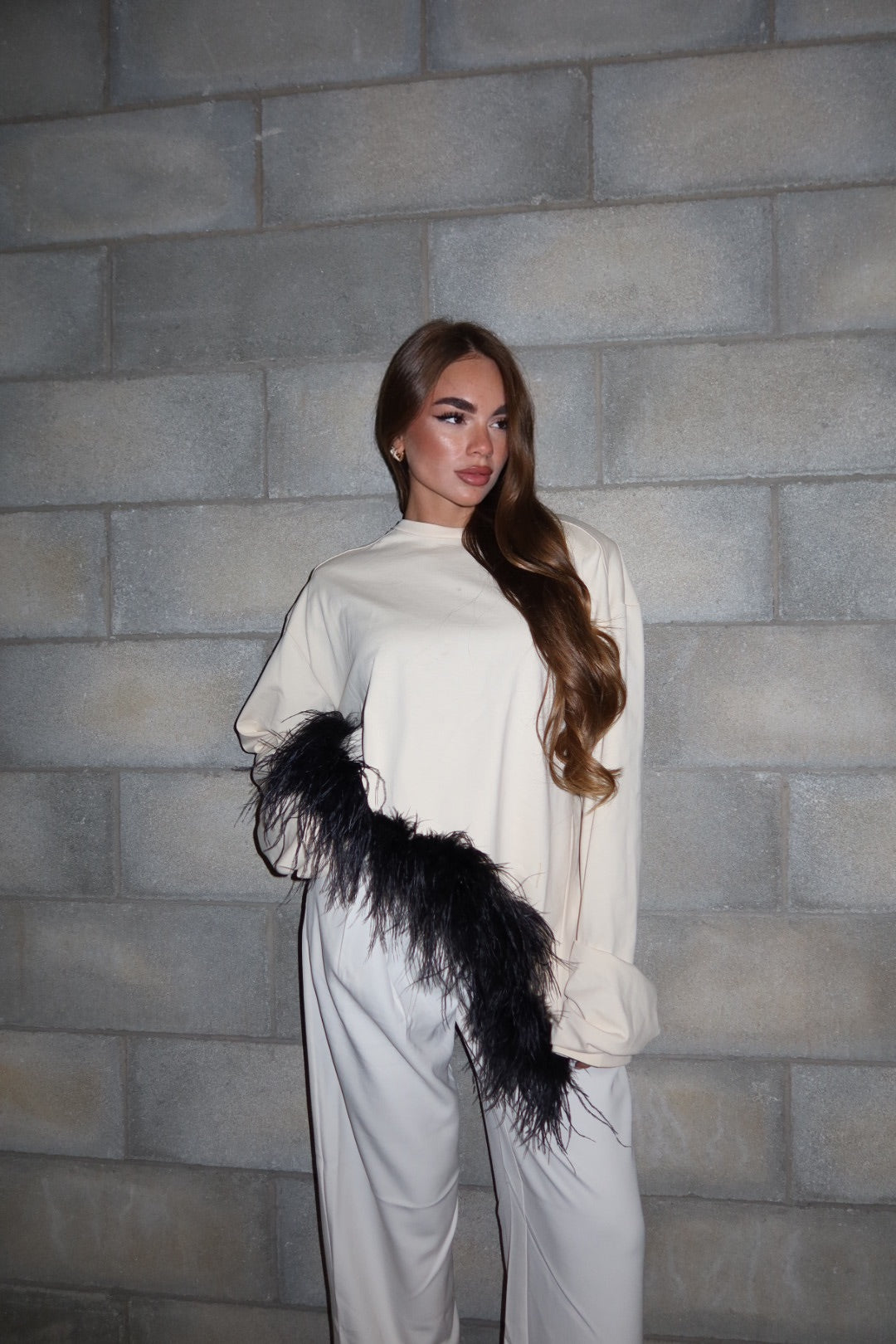 Maglia piuma asimmetrica